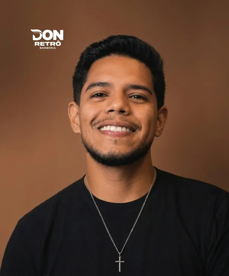 Retrato de Angel Martinez, barbeiro da Don Retrô